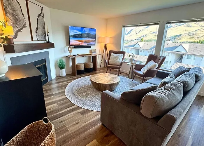 Cozy Condo In Chelan With Balcony & Views
