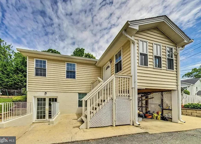 Entire 4 Bedroom Familyfriendly Basement Apartment, Metrowalk