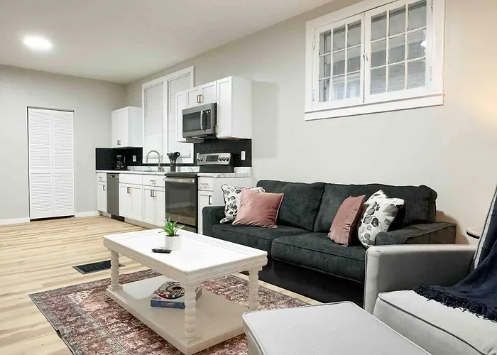 House Of Color Evv Stylish Apartments