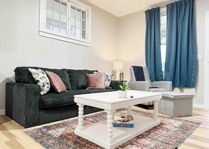 House Of Color Evv Stylish Apartments
