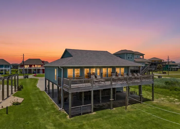 Fire And Ike - A Stunning 4 Bedroom, 3 Bathroom, Beachfront Retreat! Massive Lot Packed W Amenities