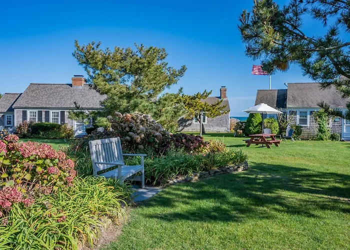 Serenity - Cozy Beachfront Charm Awaits