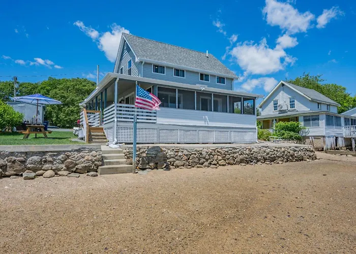The Glam Shack: Waterfront Bliss In Onset
