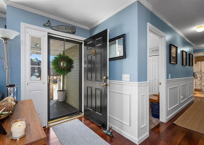 Dog Friendly And Spacious Just Minutes From Scusset Beach