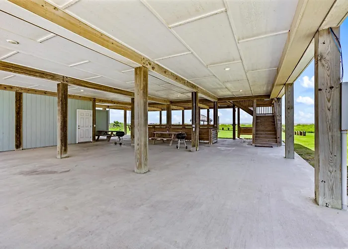 Fire And Ike - A Stunning 4 Bedroom, 3 Bathroom, Beachfront Retreat! Massive Lot Packed W Amenities