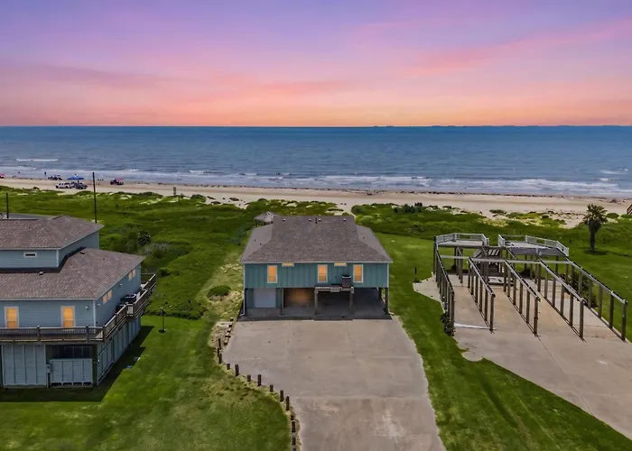 Fire And Ike - A Stunning 4 Bedroom, 3 Bathroom, Beachfront Retreat! Massive Lot Packed W Amenities