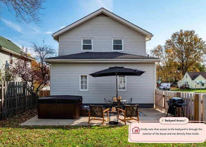 Spacious 4 Bedroom Sleeps 10 With Sauna And Hot Tub