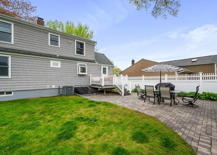 Renovated Cape Near Beach With Fire Pit