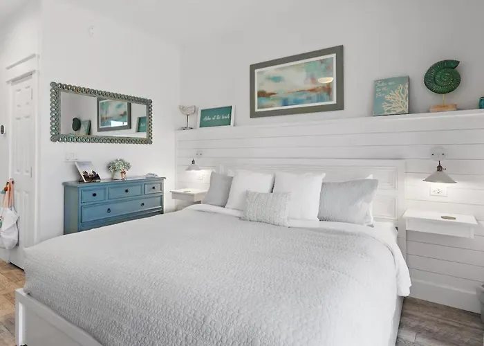 Bluehavenon30A-Between Rosemary & Alys Beach -Steps To Beach & Dining-Sleeps 3