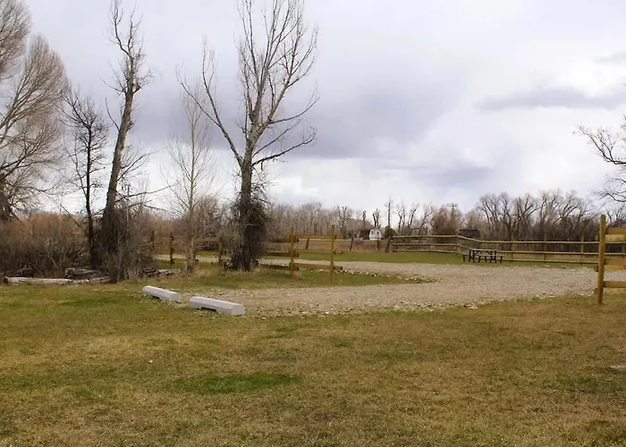Peaceful Stay With Outdoor Games!
