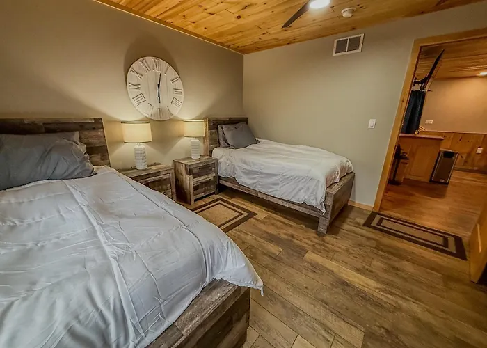Lakeside Loft- Waterfront