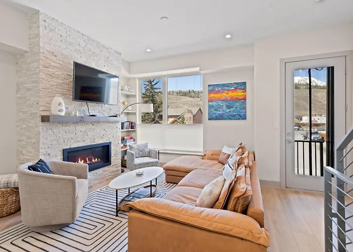 Modern Townhouse - Downtown, Rooftop Sauna & Views