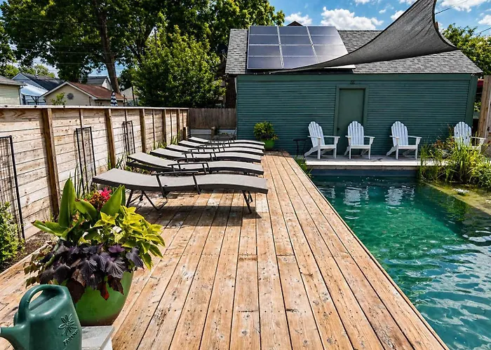 Urban Lakeside Retreat