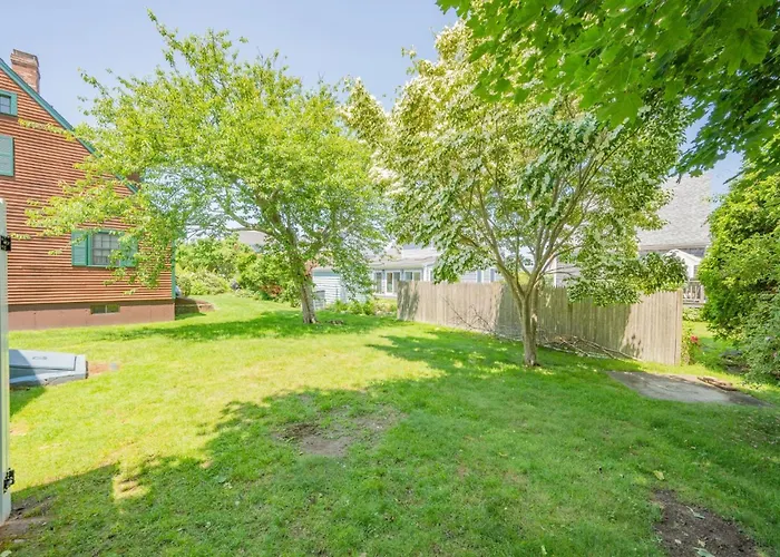 Cozy Town Neck Cape Escape - Pet Friendly