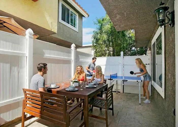 Costa Mesa -Newport- Patio - Free Parking-Cm-2