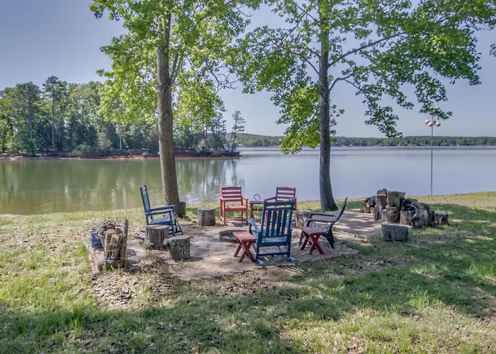 Lake Wateree Retreat: Dock & Screened Porch!
