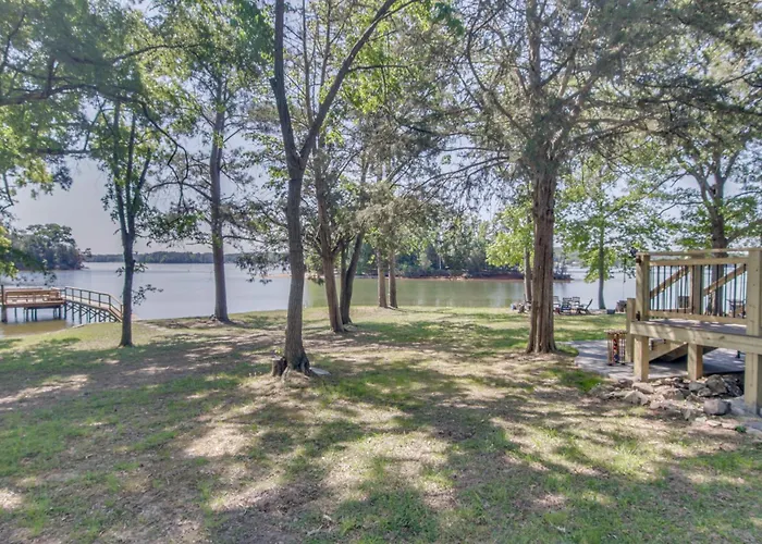Lake Wateree Retreat: Dock & Screened Porch!
