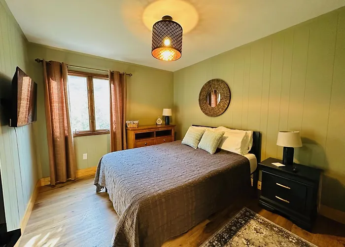 Modern Mountain Escape - Near West Jefferson