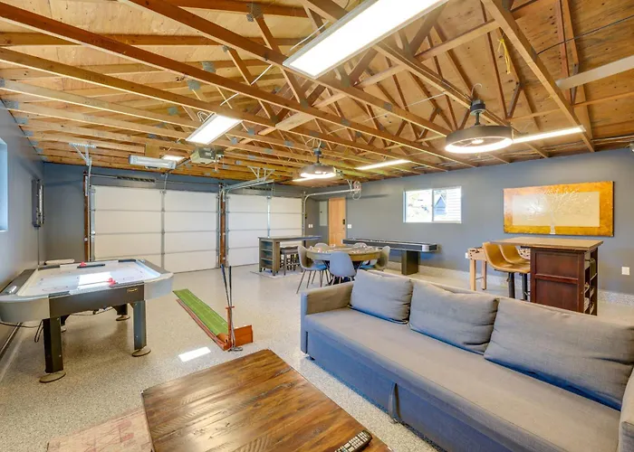 Mtn-View Camano Island Retreat Overlooking Beach