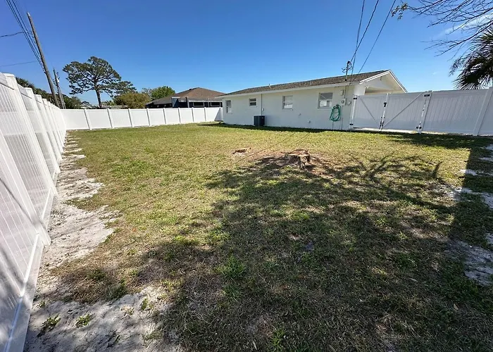 The Country Club Cottage New! Space Coast Entire Home! Plenty Of Parking!