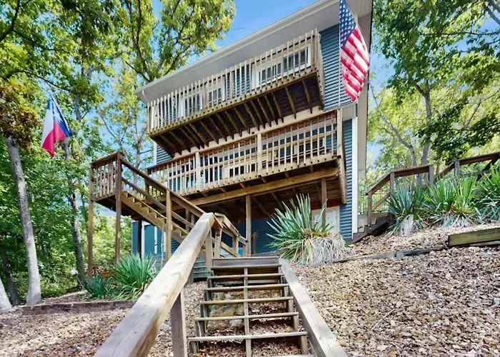 Deer Cove Lakehouse