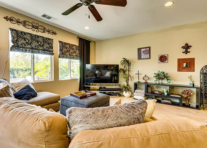 10 Mi To Temecula Old Town: Pet-Friendly Home