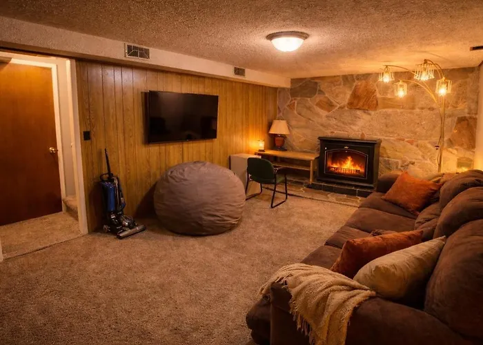 Spacious 4Br Retreat Near Idaho Falls Airport