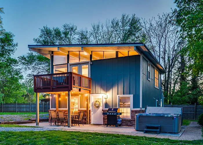 Balcony-Bbq-Firepit-Fence-King-Full Kitchen-Pets