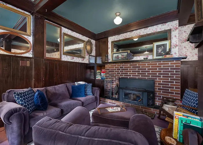 Mccleary Hotel