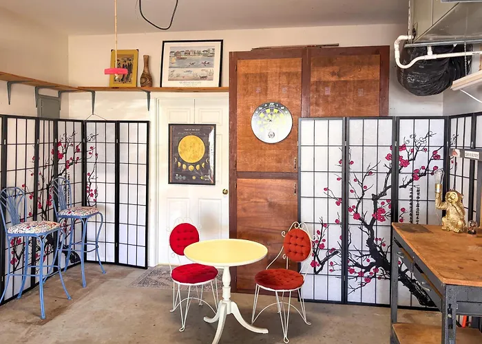 2 Mi To Atlantic Beach: Coastal Retreat W/ Deck