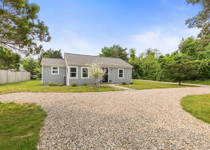 Modern Dog-Friendly Cape Cod Cottage Near Beaches