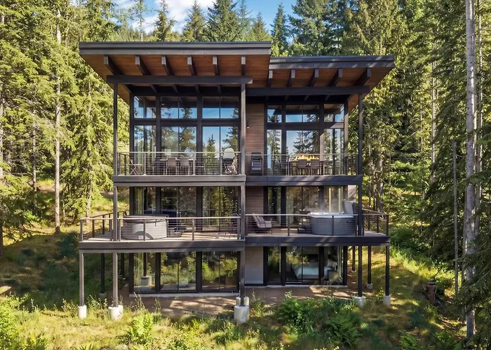 Ski-In/Out Mountain Home W/ Hot Tub, Near Seattle
