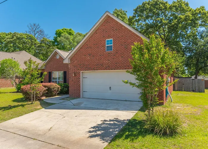 Cozy Retreat With Patio, Big Kitchen And Fishing Nearby