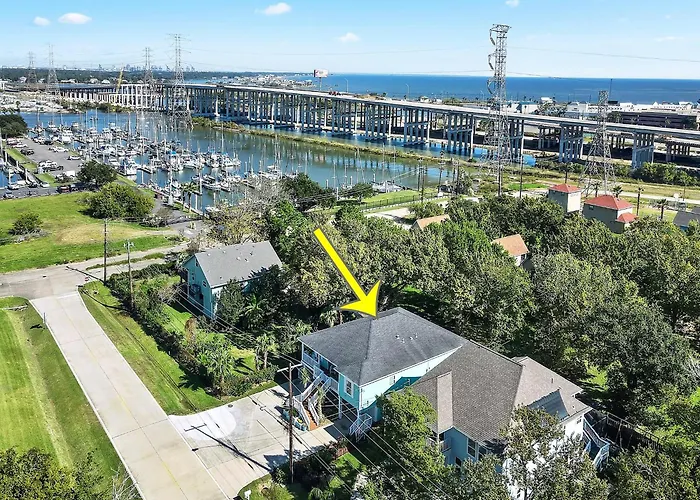 Kemah Baydreaming Near Kemah Boardwalk