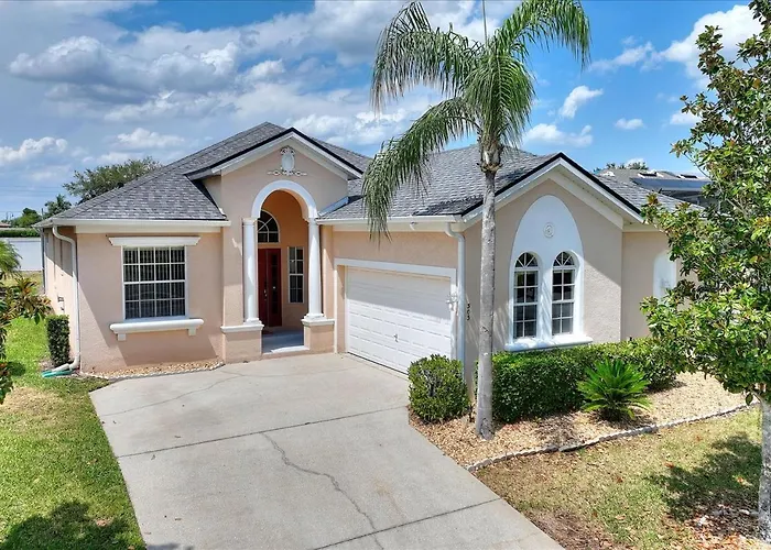Chic 4Br,Heated Pool,Jacuzzi & Dining Oasis Near Disney & Legoland