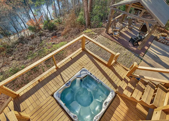 Lakeshore Retreat With Lake Lanier Views & Hot Tub