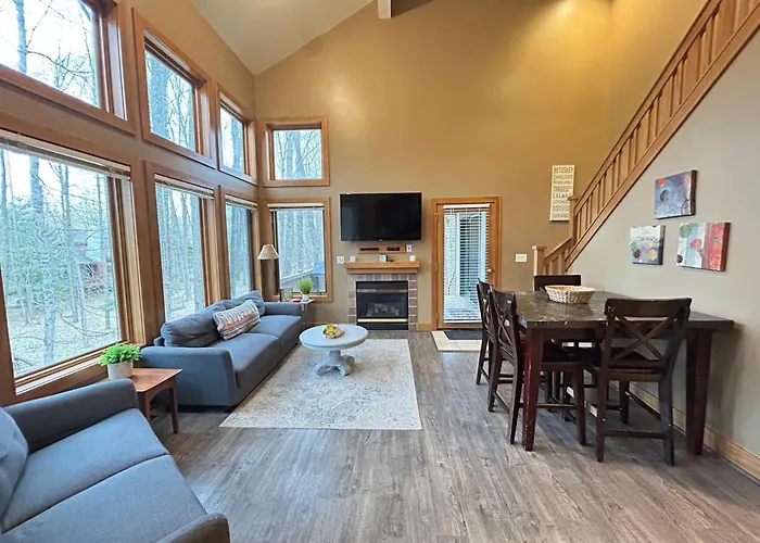Ski-In 5Br Retreat At Boyne Mtn - Walk To Lifts & Fun!