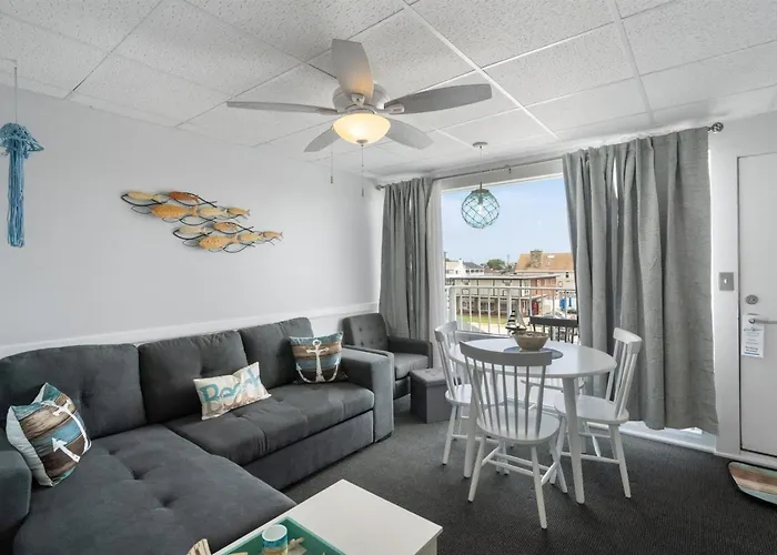 Top-Floor Condo W/ Pool & Balcony