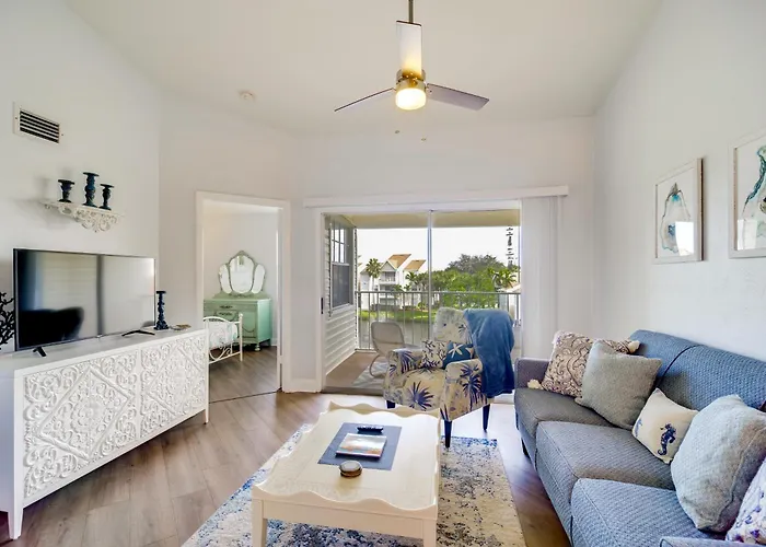 Walk To Canova Beach Park: Couple'S Coastal Condo