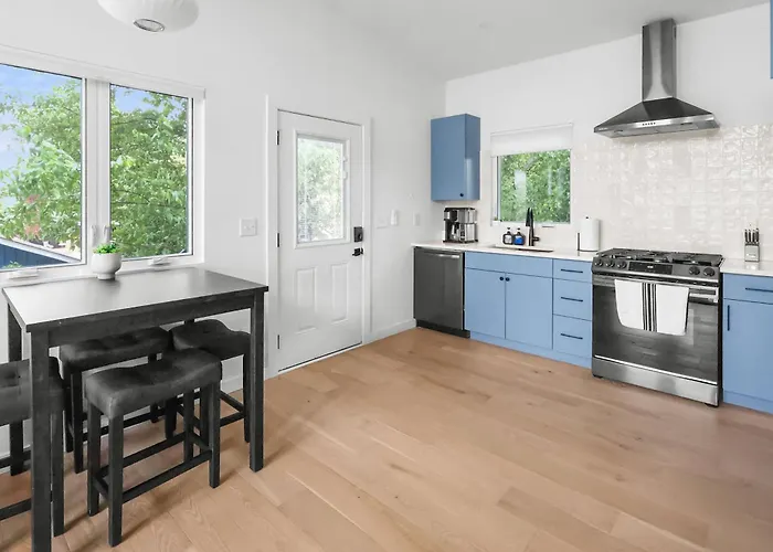 Modern Suite Mins From Dt Raleigh Workspace