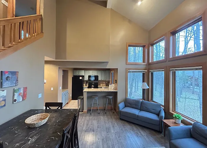 Ski-In 5Br Retreat At Boyne Mtn - Walk To Lifts & Fun!