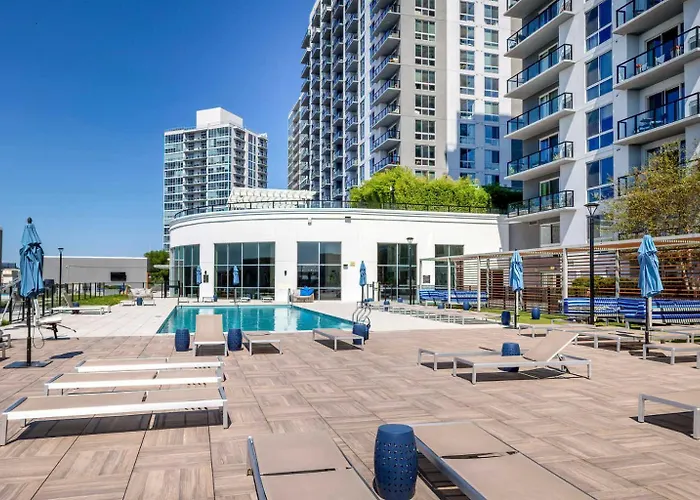 Modern Apt With Harbor Views