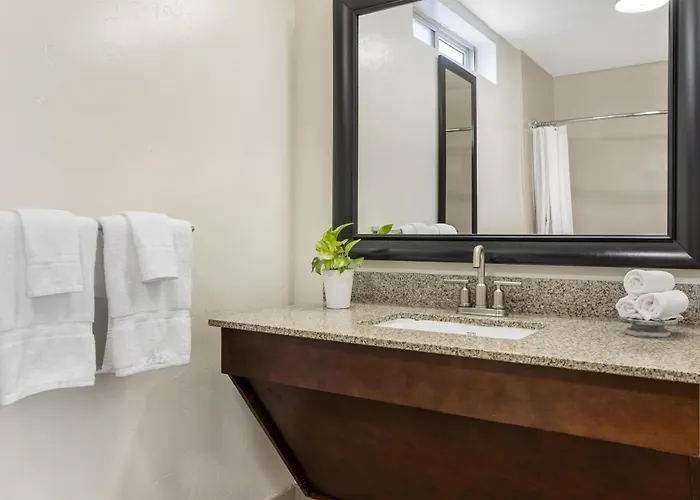 Best Western Plus Beach View Lodge Carlsbad