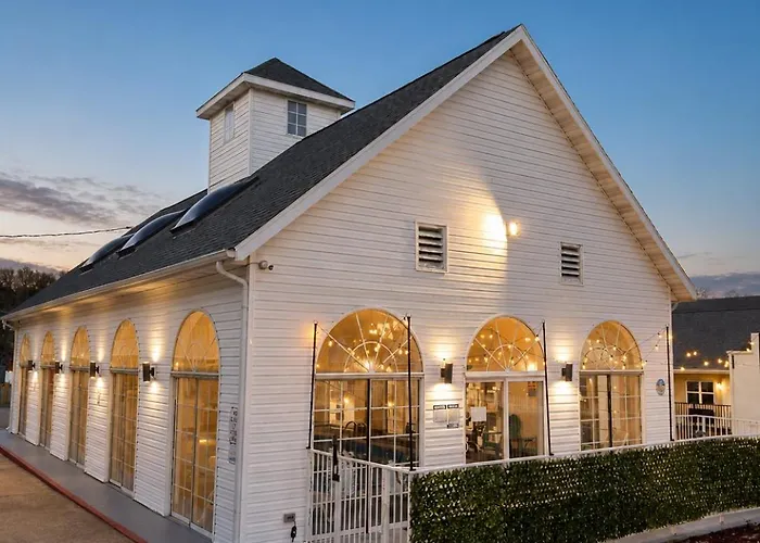 Carriage House Inn