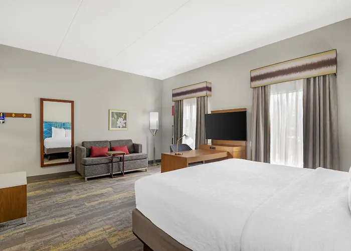 Hampton Inn & Suites Augusta West