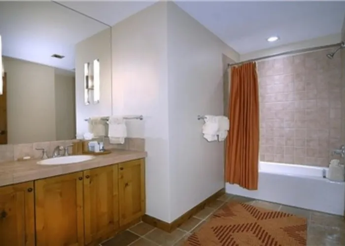 The Lodge At Mountaineer Square, A Vail Resorts Property