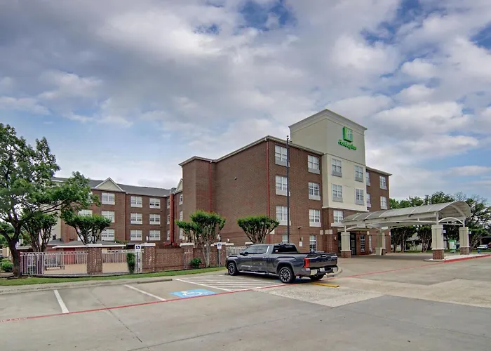 Holiday Inn And Suites Addison By Ihg