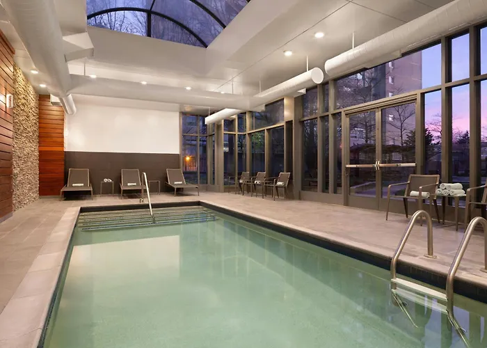 Courtyard By Marriott Boston Brookline