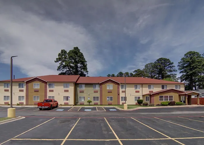 Hometown Inn & Suites