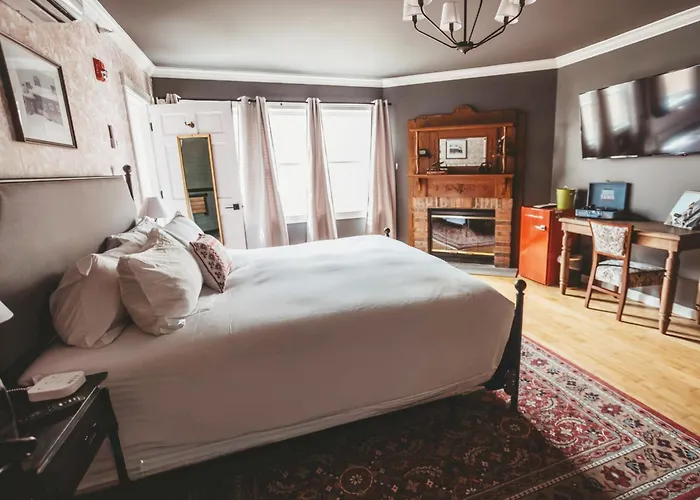 Hideaway Inn Lenox